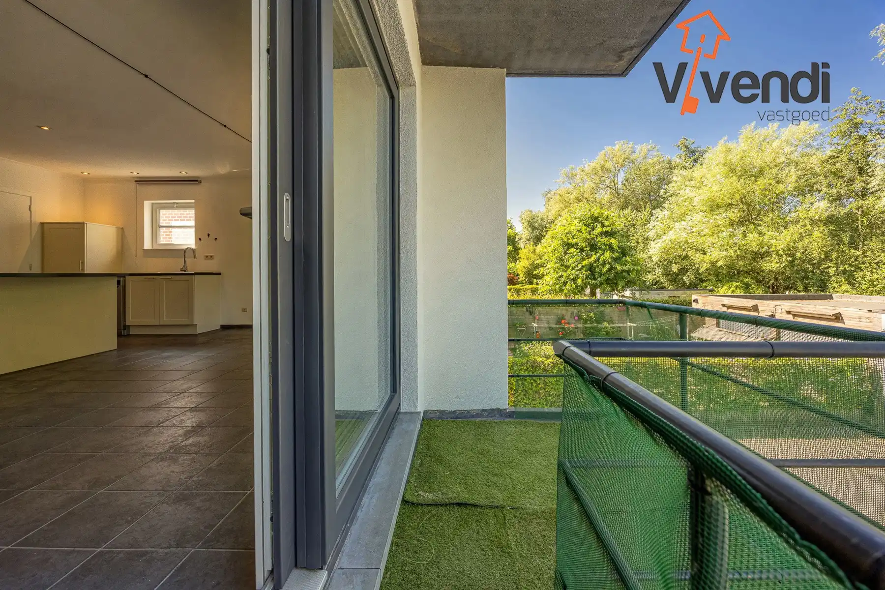 Ruime en lichtrijke duplex met 3 slpk inclusief 1 garagebox! foto 6