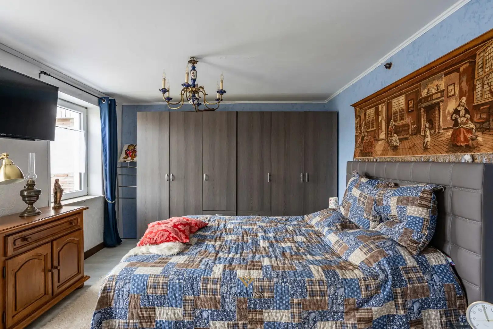 Ruime alleenstaande woning met garage in heuvelachtige omgeving foto 32