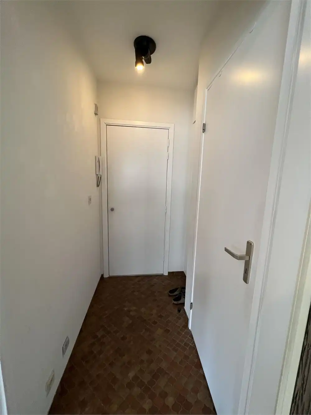 Recent gerenoveerde studio met terras in de Parkstraat 106. foto 2