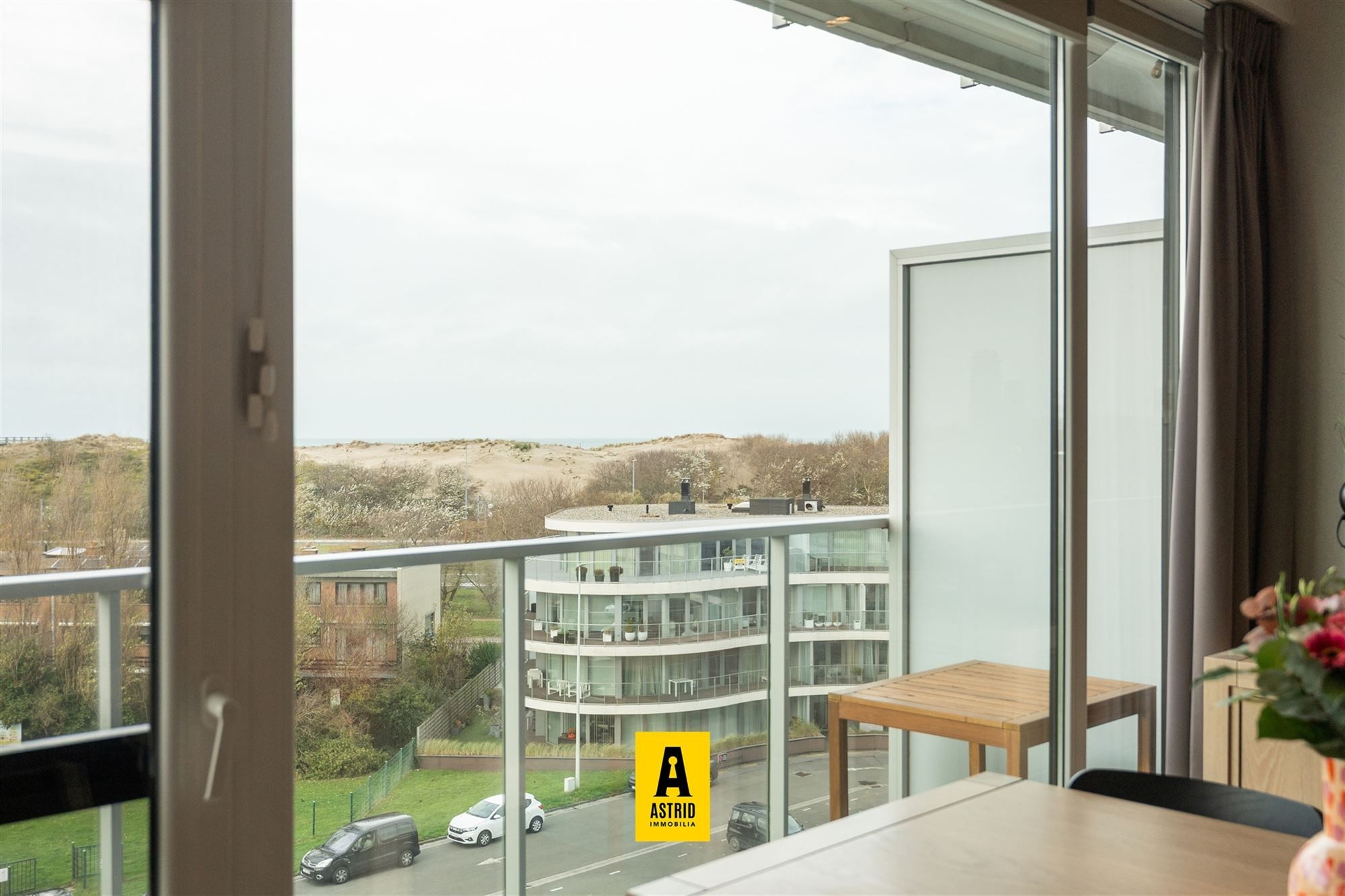 Volledig gerenoveerd appartement met zeezicht in Bredene foto 21