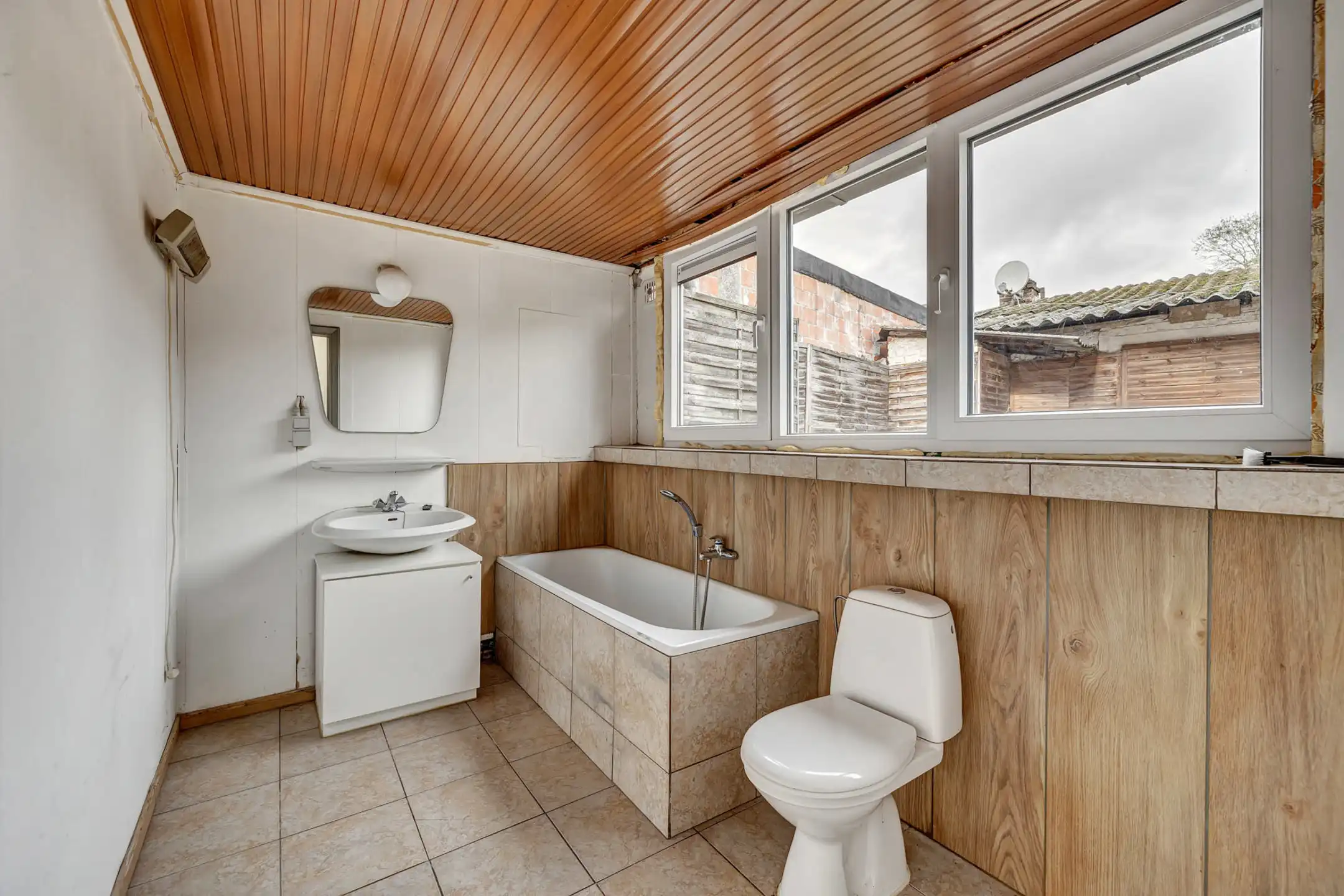 Te renoveren woning met tuin foto 8