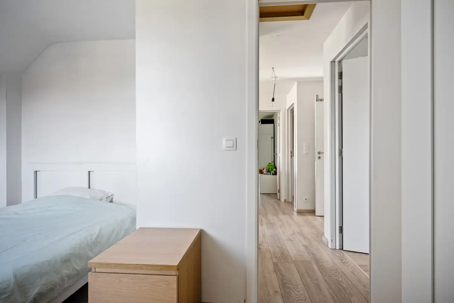 Energiezuinige villa met praktijkruimte en 4 slpkrs foto 18
