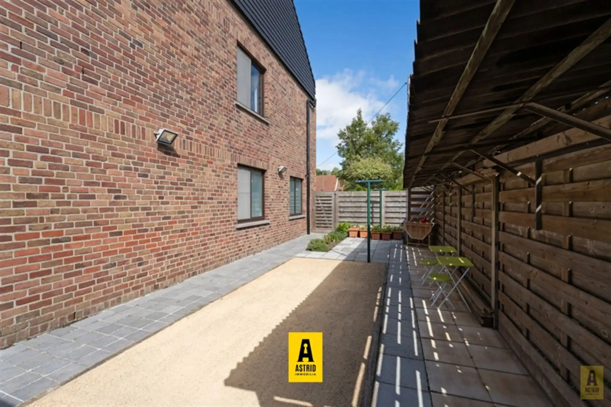 Karaktervolle voormalige dokterswoning met zee aan ruimte en mogelijkheden! foto 47