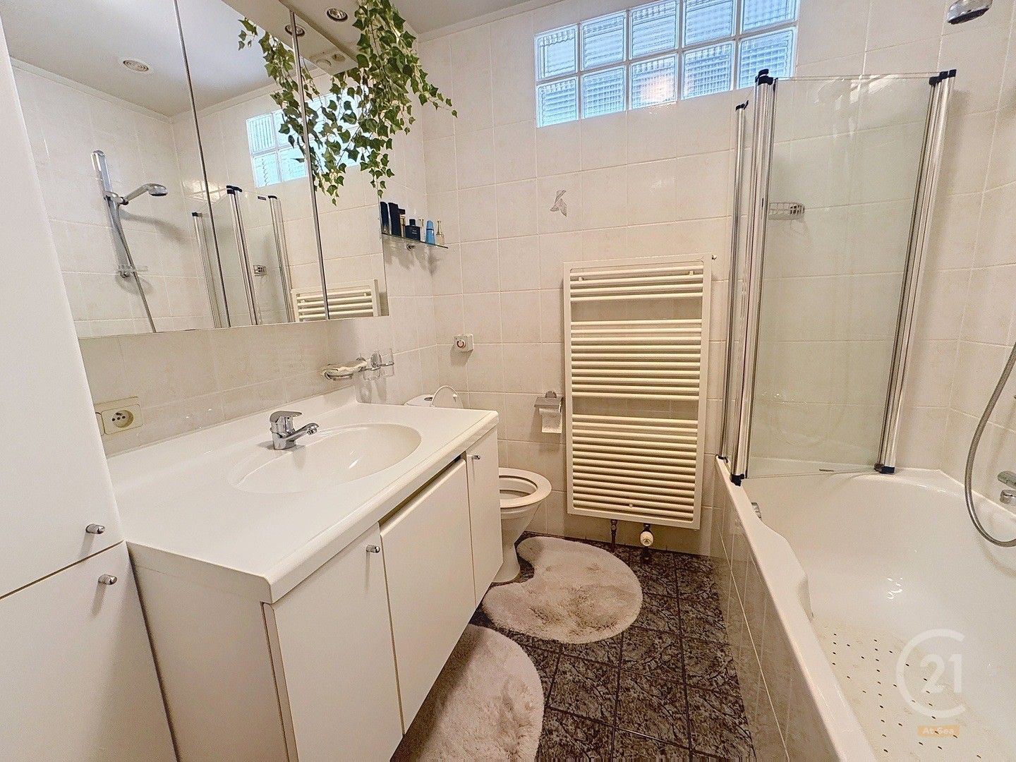 Karaktervolle woning met ruime tuin in het centrum van Leffinge foto 14