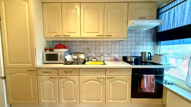 Centraal gelegen, ruim appartement met 2 slaapkamers en balkon foto 4