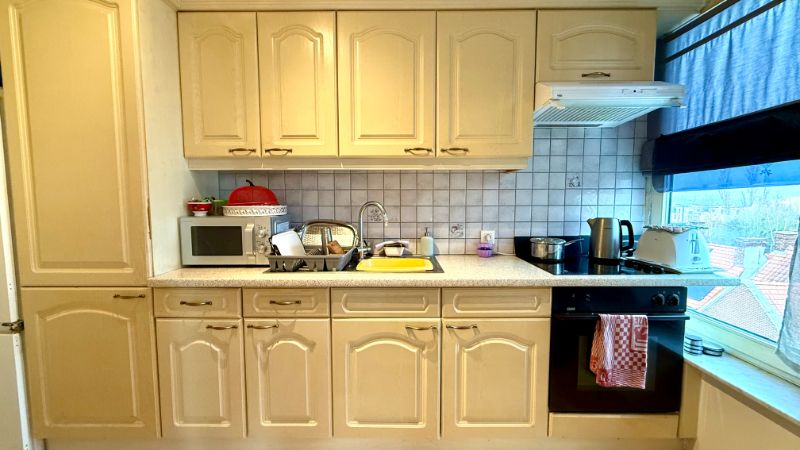 Centraal gelegen, ruim appartement met 2 slaapkamers en balkon foto 4