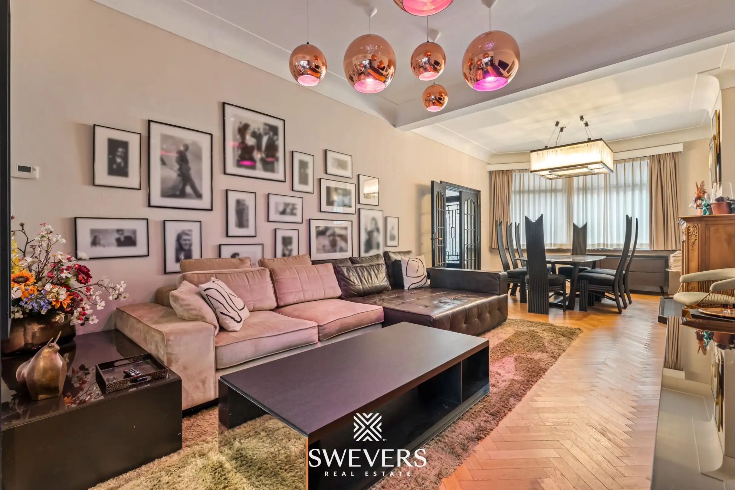 Exclusief gerenoveerde stadswoning met garage en drie terrassen in hartje Hasselt foto 3