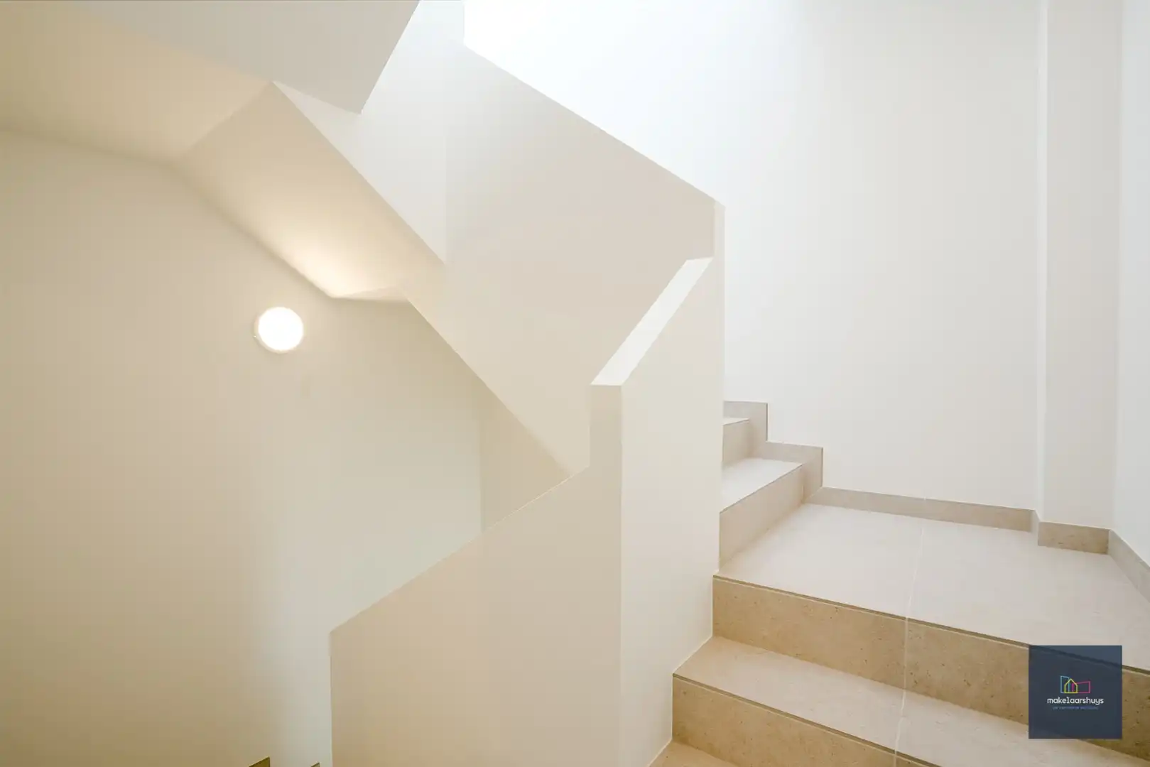 Stijlvol gerenoveerd 2 slaapkamerappartement  foto 17