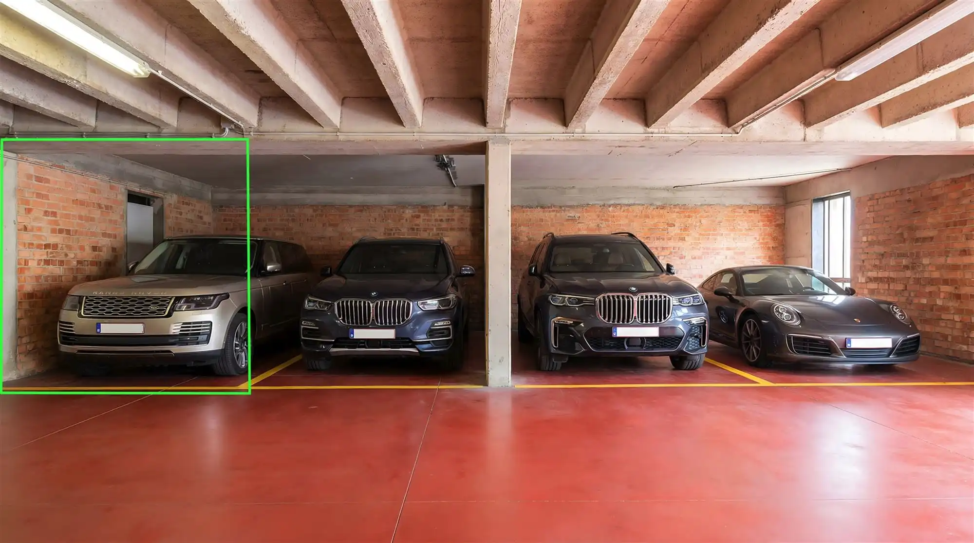 Overdekte autostaanplaats. foto 4