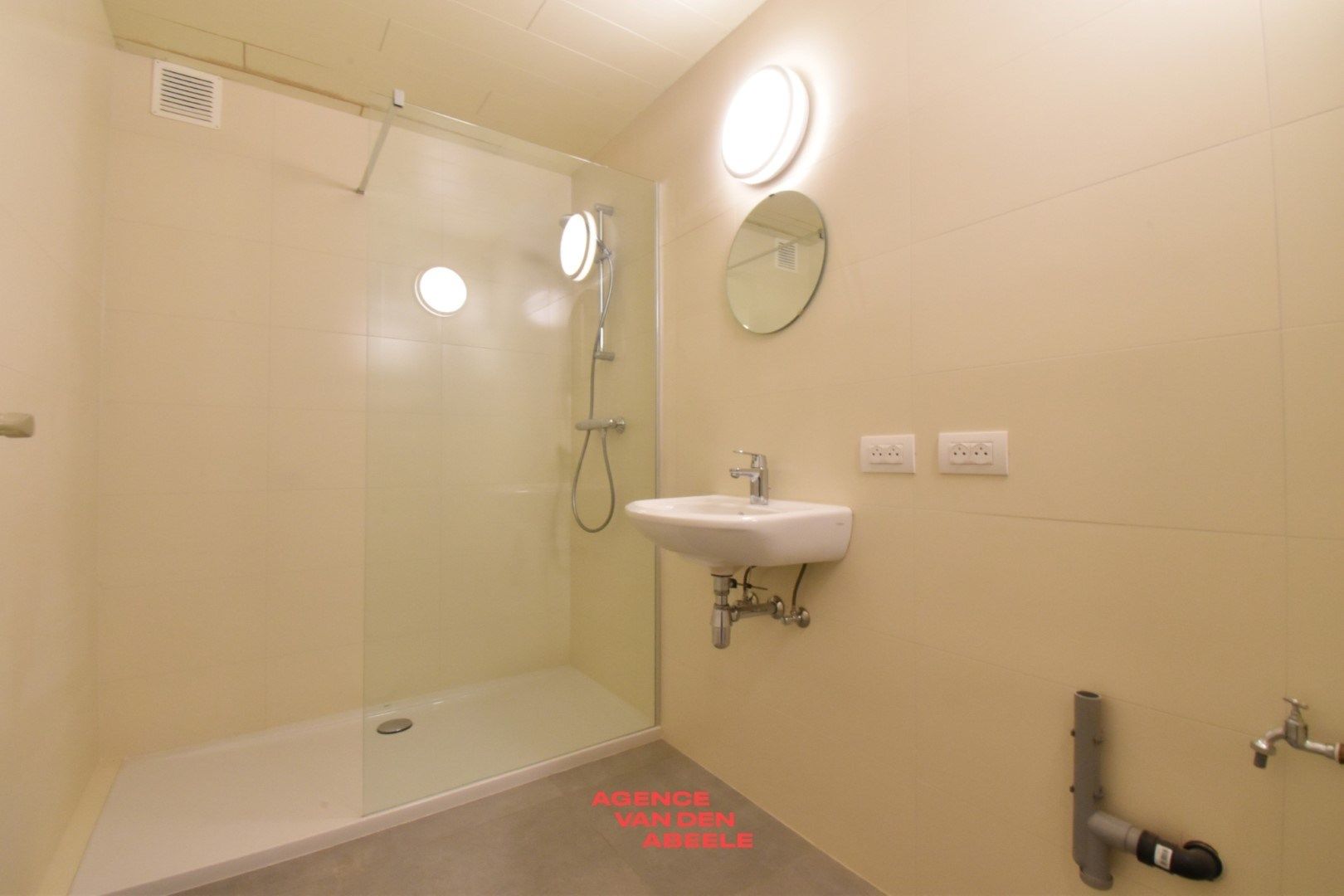 Opbrengsteigendom met 6 appartementen en commerciële handelsruimte foto 14