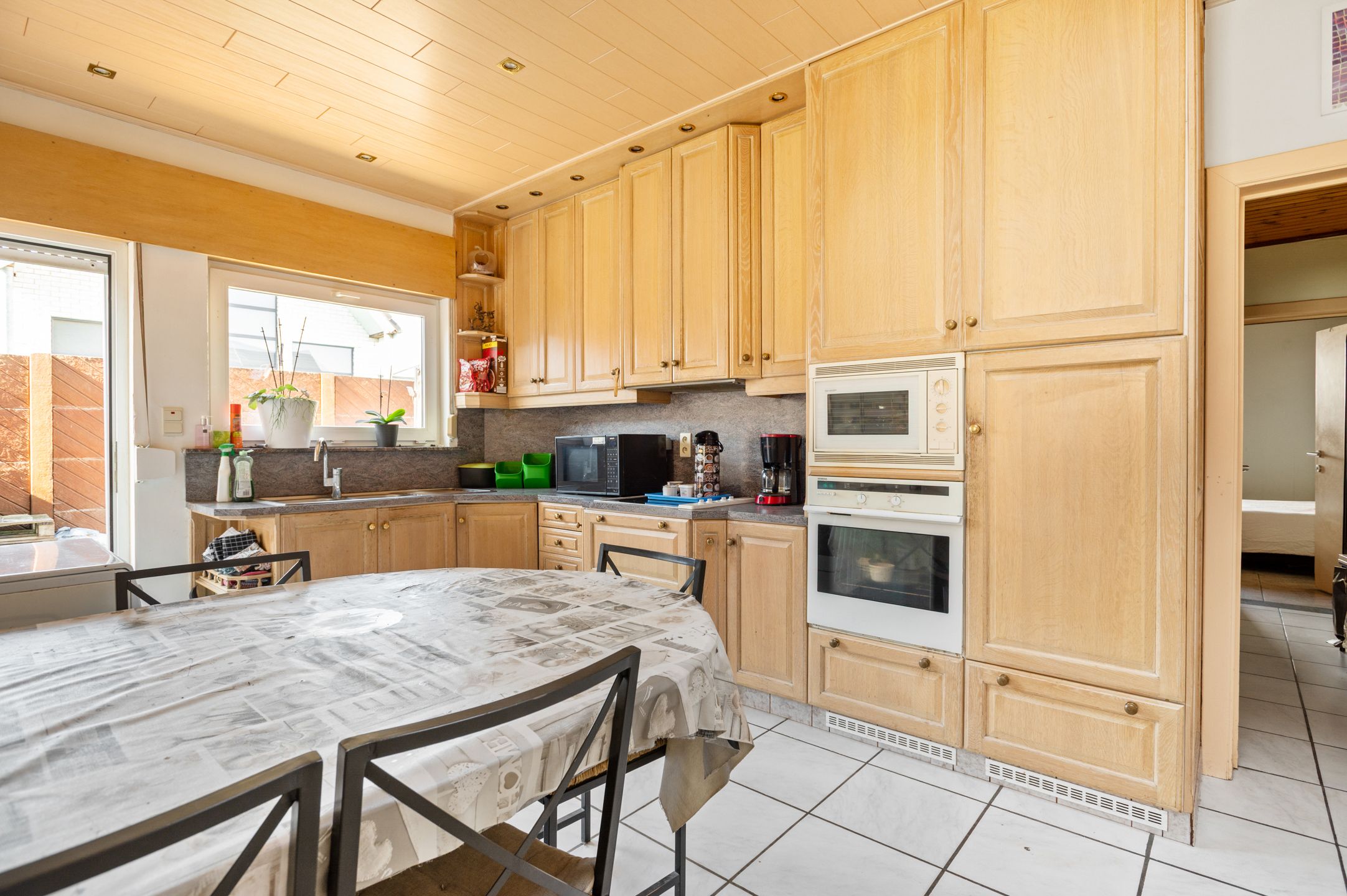 IN OPTIE!!! Instapklare woning met 4 slaapkamers, koer, tuin en garage op 01 are 93 ca foto 12