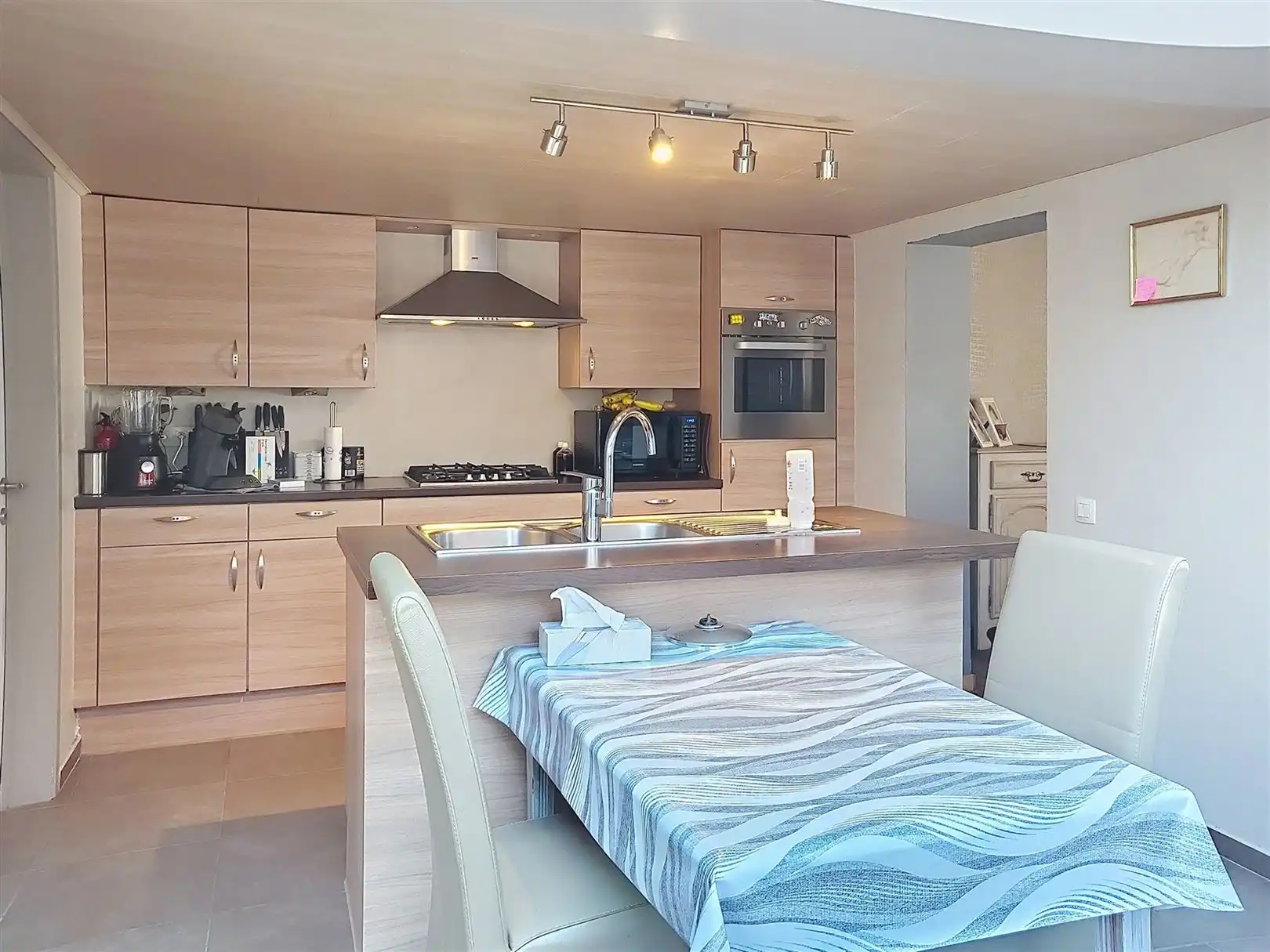 woning met 4 slaapkamers en eigen staanplaats ! foto 3