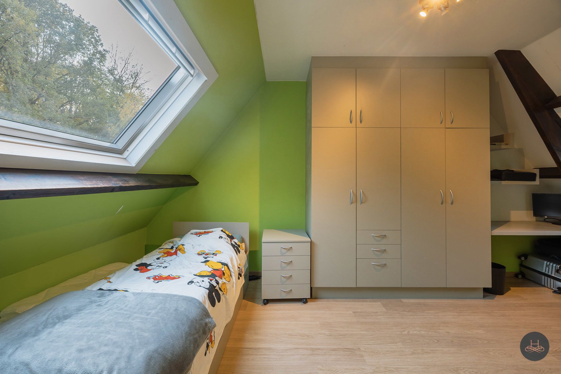 Riant landhuis met zwembad op ruim perceel in rustige wijk foto 19