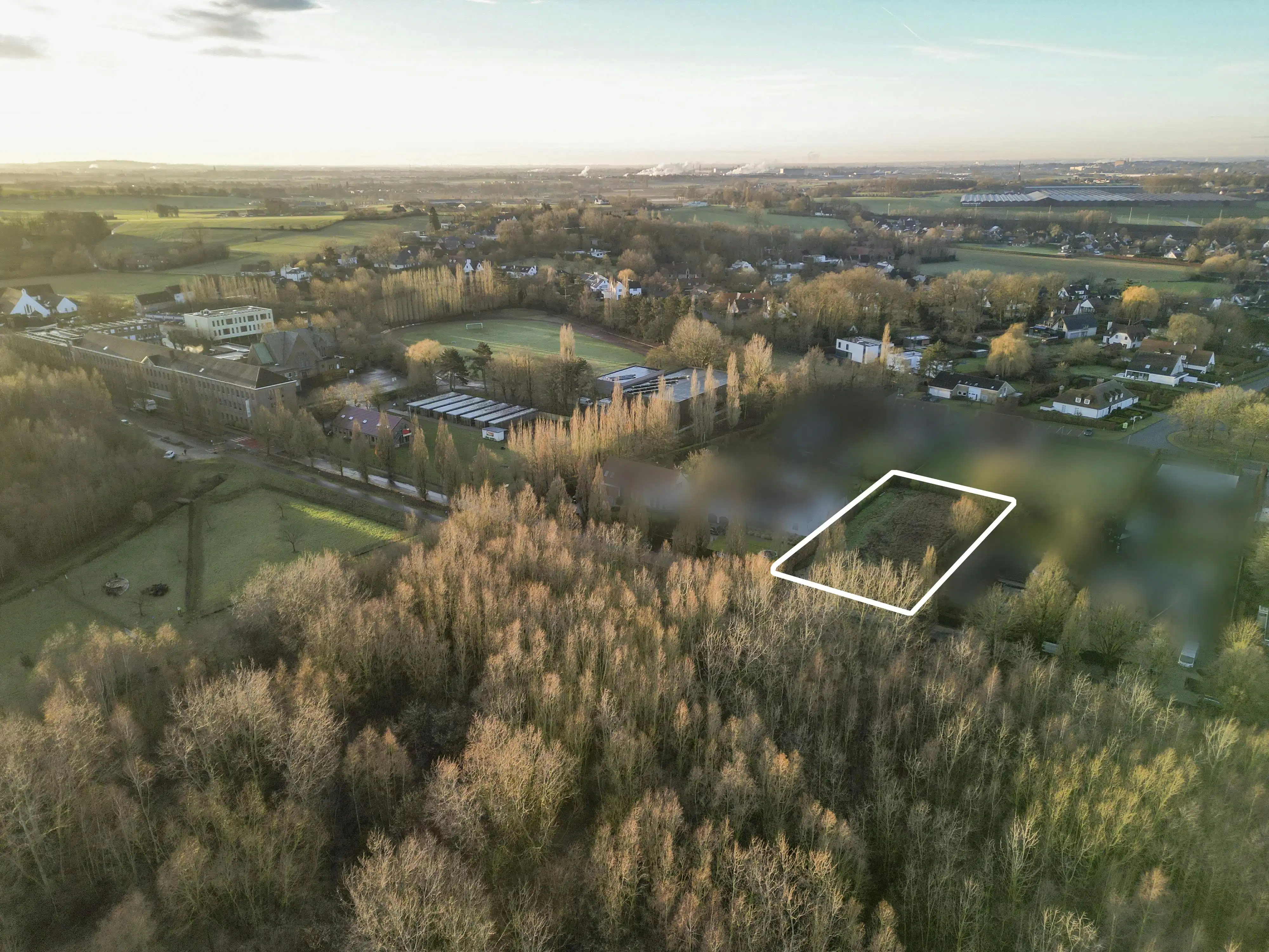 Exclusief perceel van 1.350 m² op toplocatie in Kortrijk foto {{pictureIndex}}