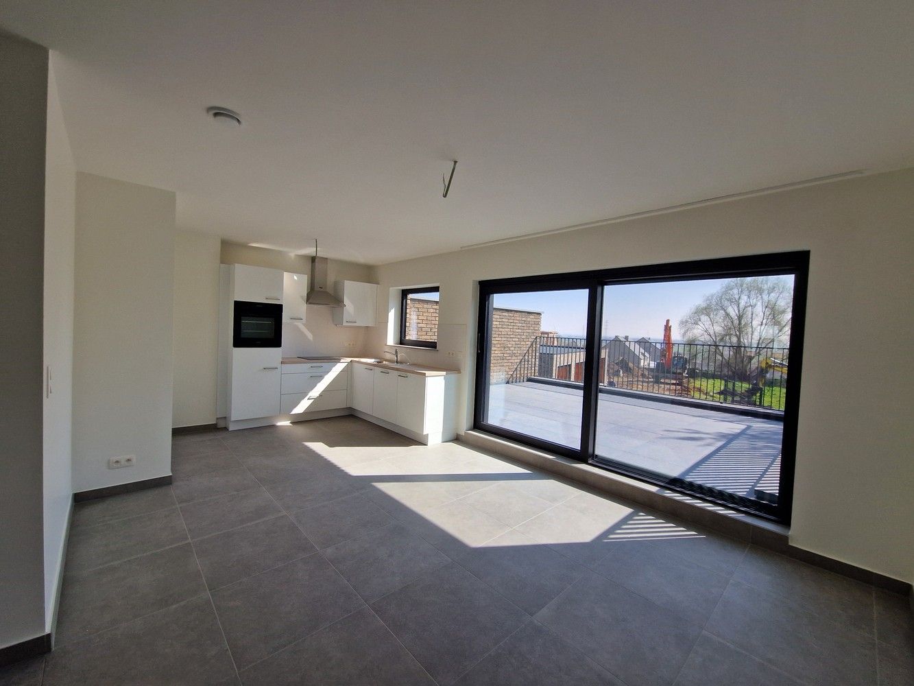 NIEUWBOUW DUPLEX APP in kleine res. - Ruime leefruimte + terras, 3X SLP + privatieve GARAGE + KELDER foto {{pictureIndex}}