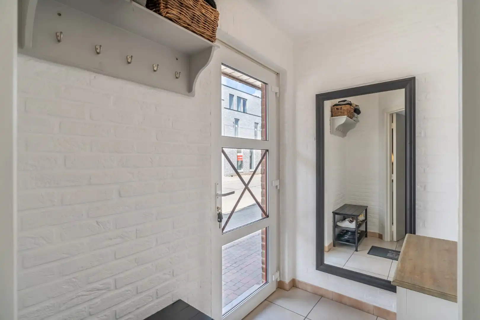 Verzorgd, degelijk en betaalbaar appartement met ruime kelder en inpandige garage foto 4