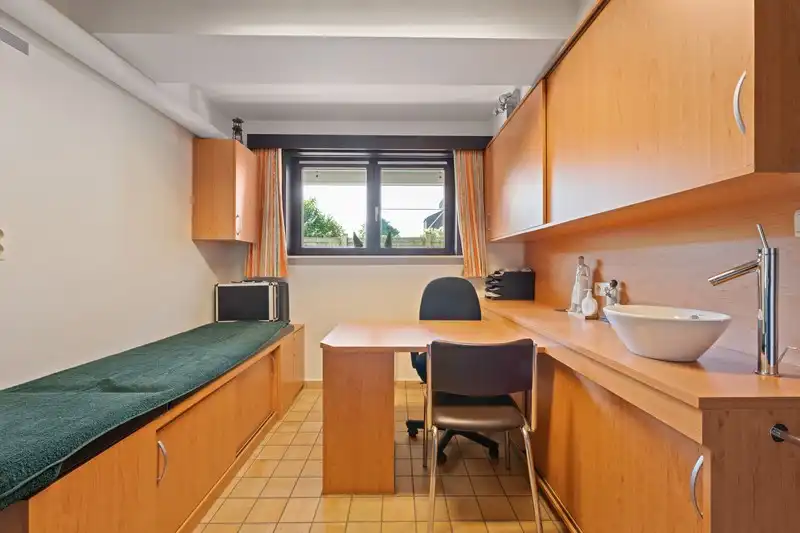 Verzorgde halfopen bebouwing met vele mogelijkheden te De Haan. foto 20