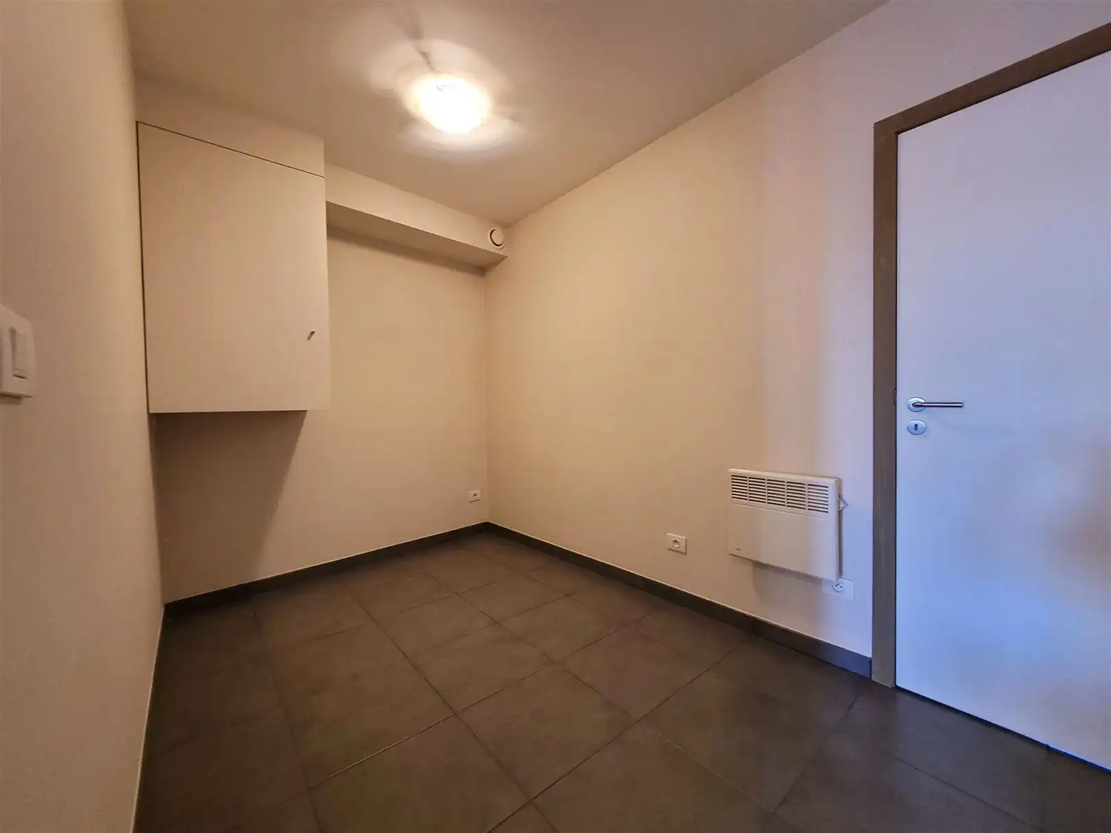 Ongemeubeld appartement met 1 slaapkamer en slaaphoek foto 12