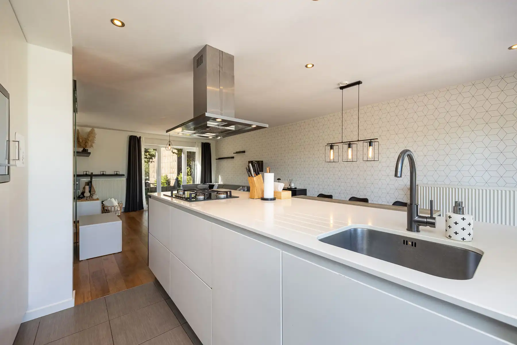 Ruime woning met garage en open uitzicht foto 5