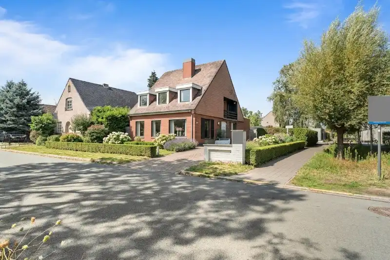 Karaktervolle woning OB - 5 slpkmrs - stadsrand Lokeren. foto {{pictureIndex}}