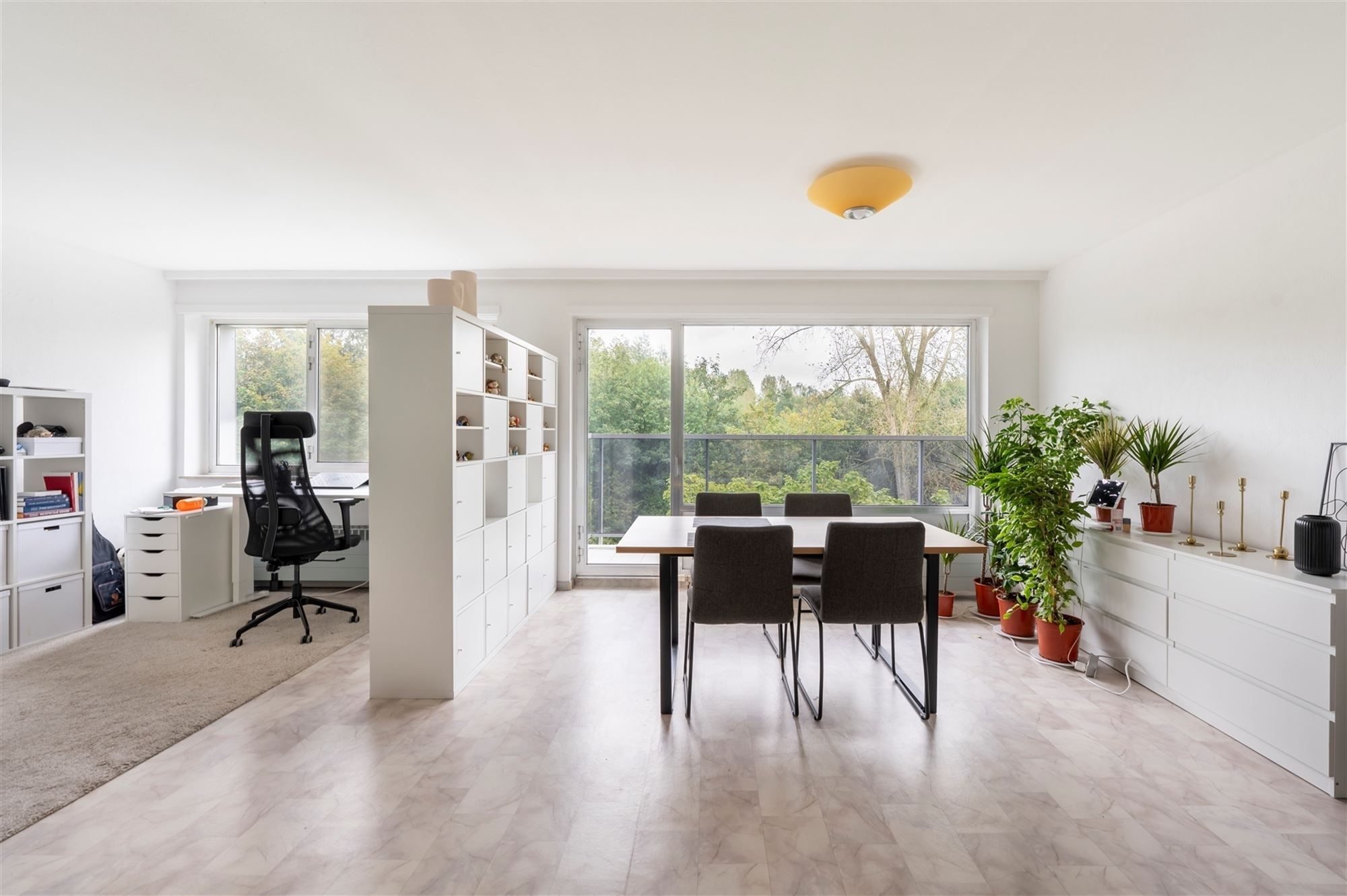 Ruim appartement met groot terras op groene locatie! foto 8