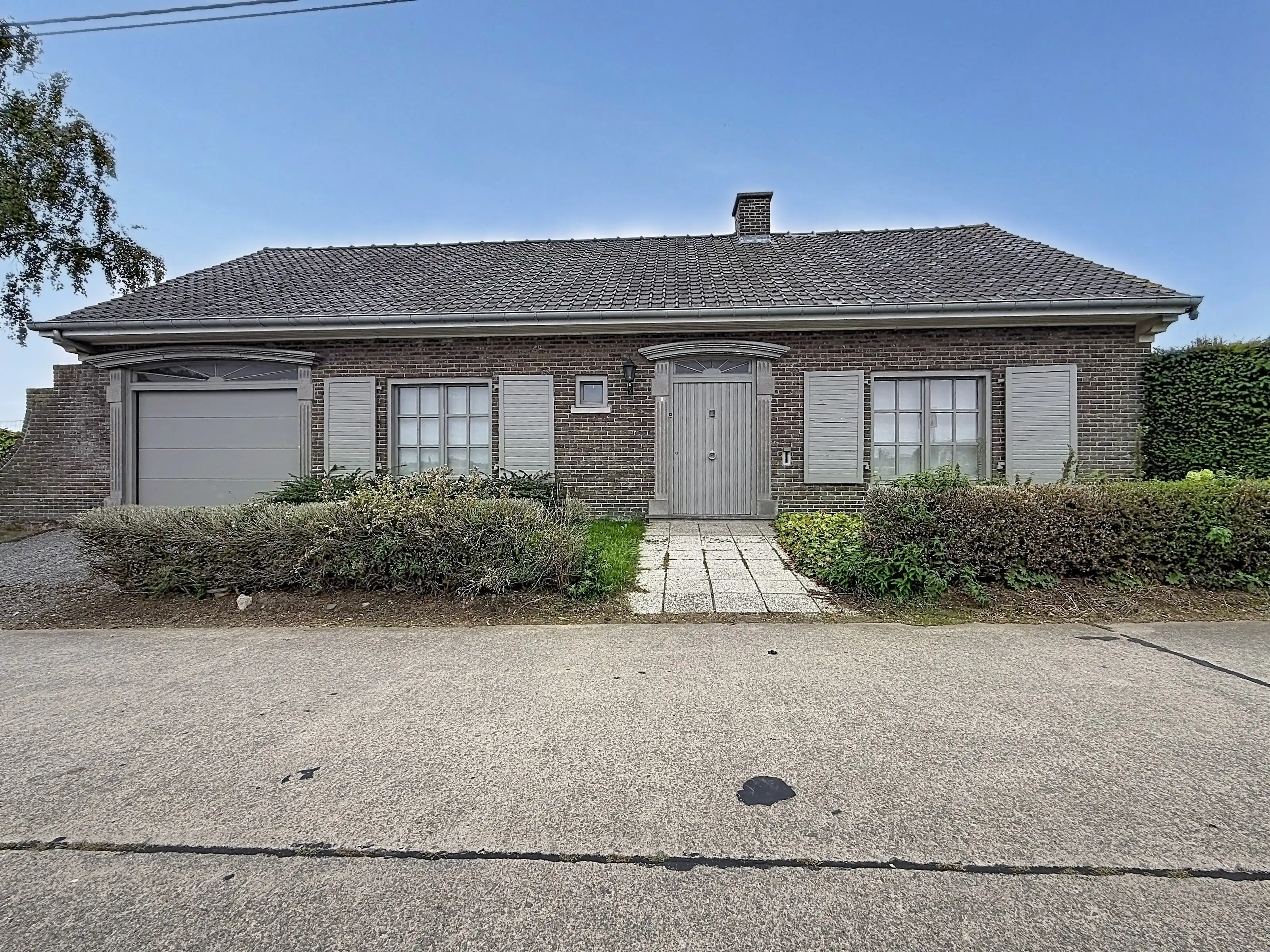 Landelijk gelegen gelijkvloerse villa te huur in Zonnebeke met 2 slaapkamers, garage, grote tuin en prachtig uitzicht! foto 20