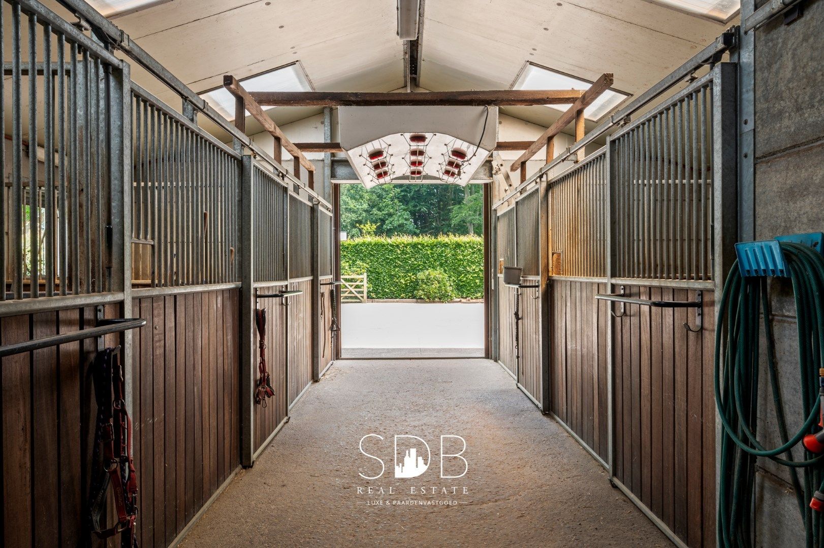 Prachtig landhuis met paardenfaciliteiten op 15.804m² foto 30