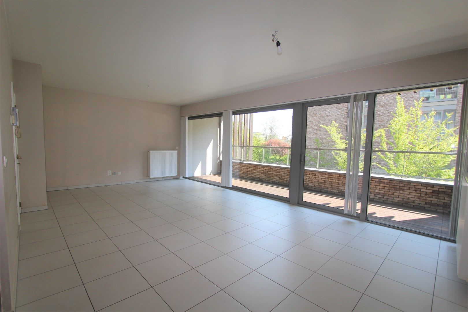RUIM APPARTEMENT MET GROOT TERRAS EN GARAGE  foto 3
