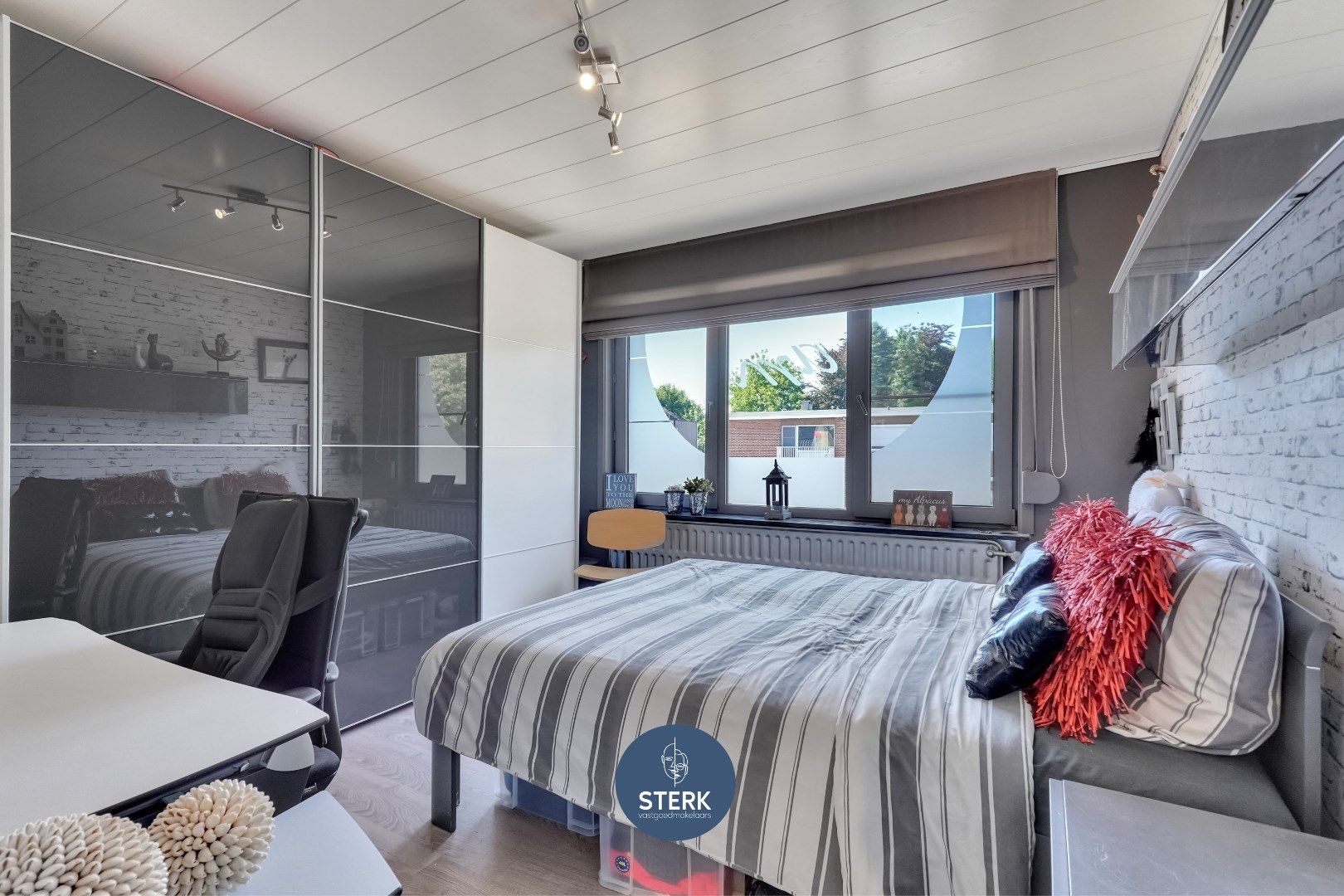 RUIME WONING MET COMMERCIËLE RUIMTE OP EEN CENTRALE LIGGING TE MAASMECHELEN !  foto 15