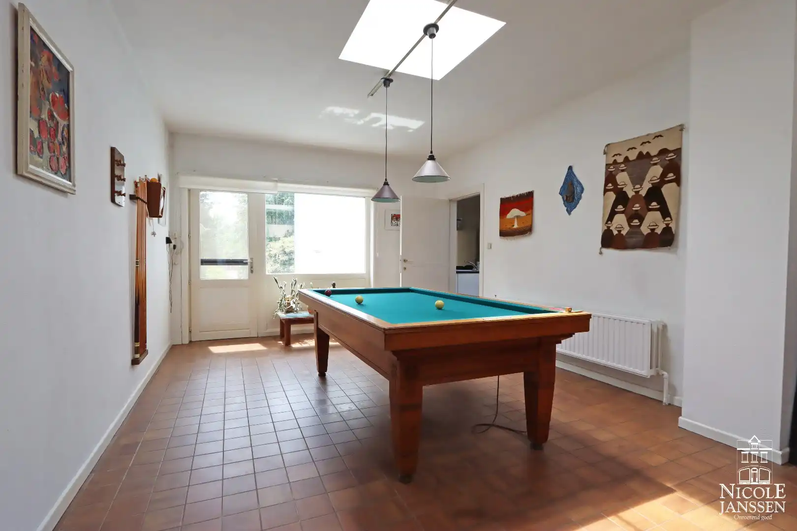 Verrassend ruime gezinswoning met prachtige diepe tuin foto 15