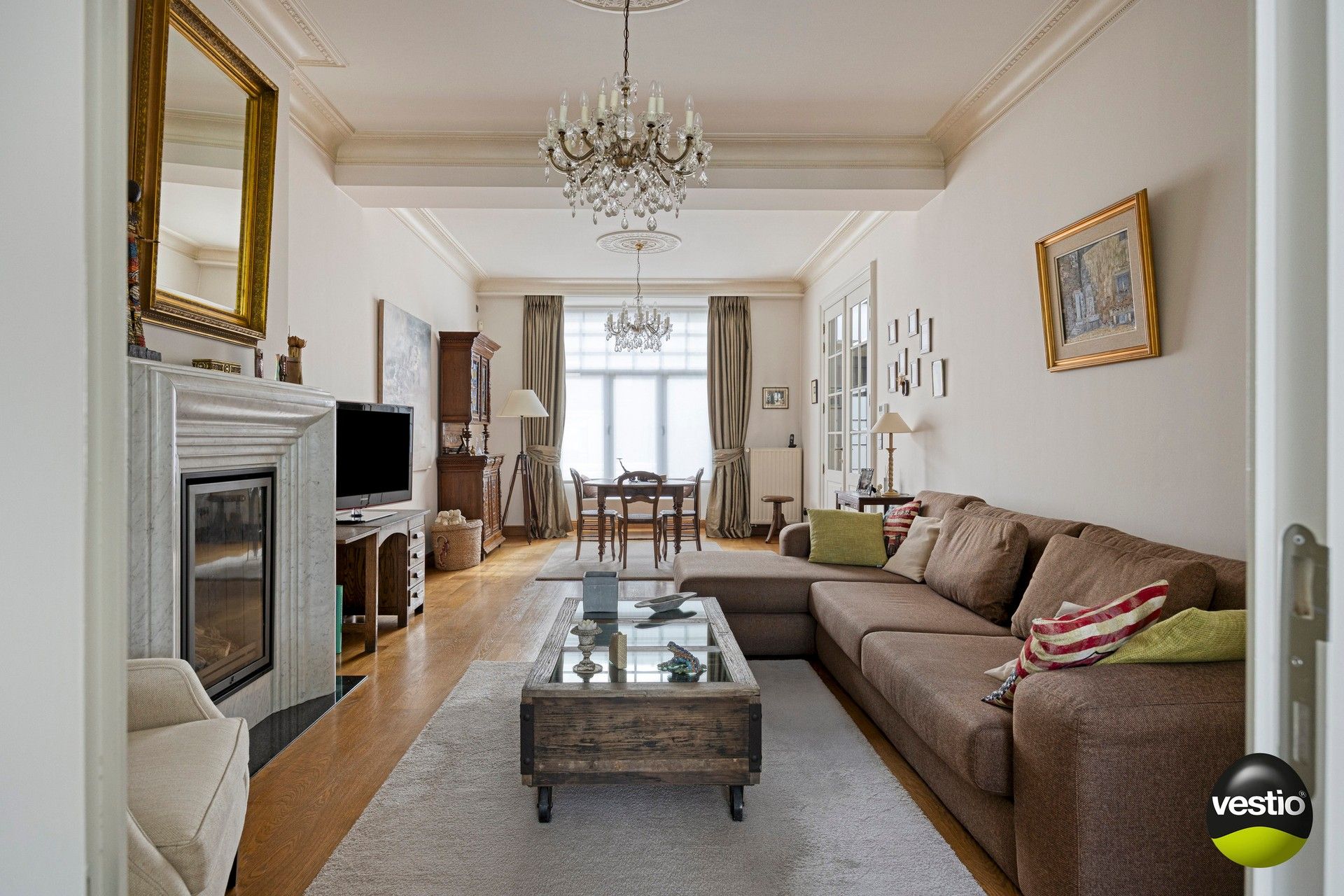 Instapklare herenwoning met garage en knappe stadstuin op topligging in Hasselt. foto 3
