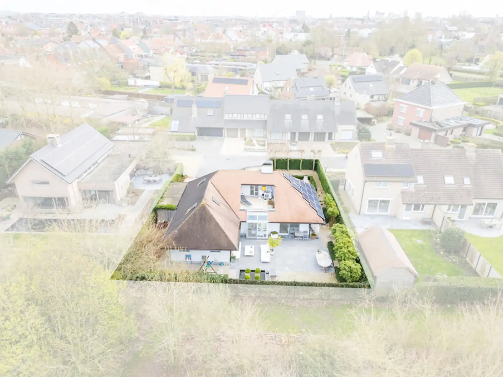 Lichtrijke en residentieel gelegen villa  foto 9