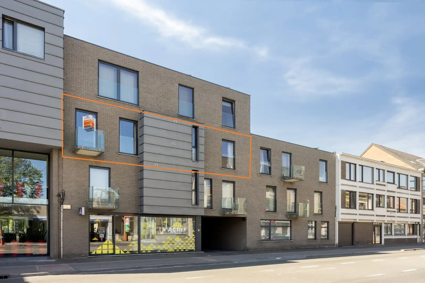 Schitterend 2 slpk appartement met riant terras en garagebox foto {{pictureIndex}}