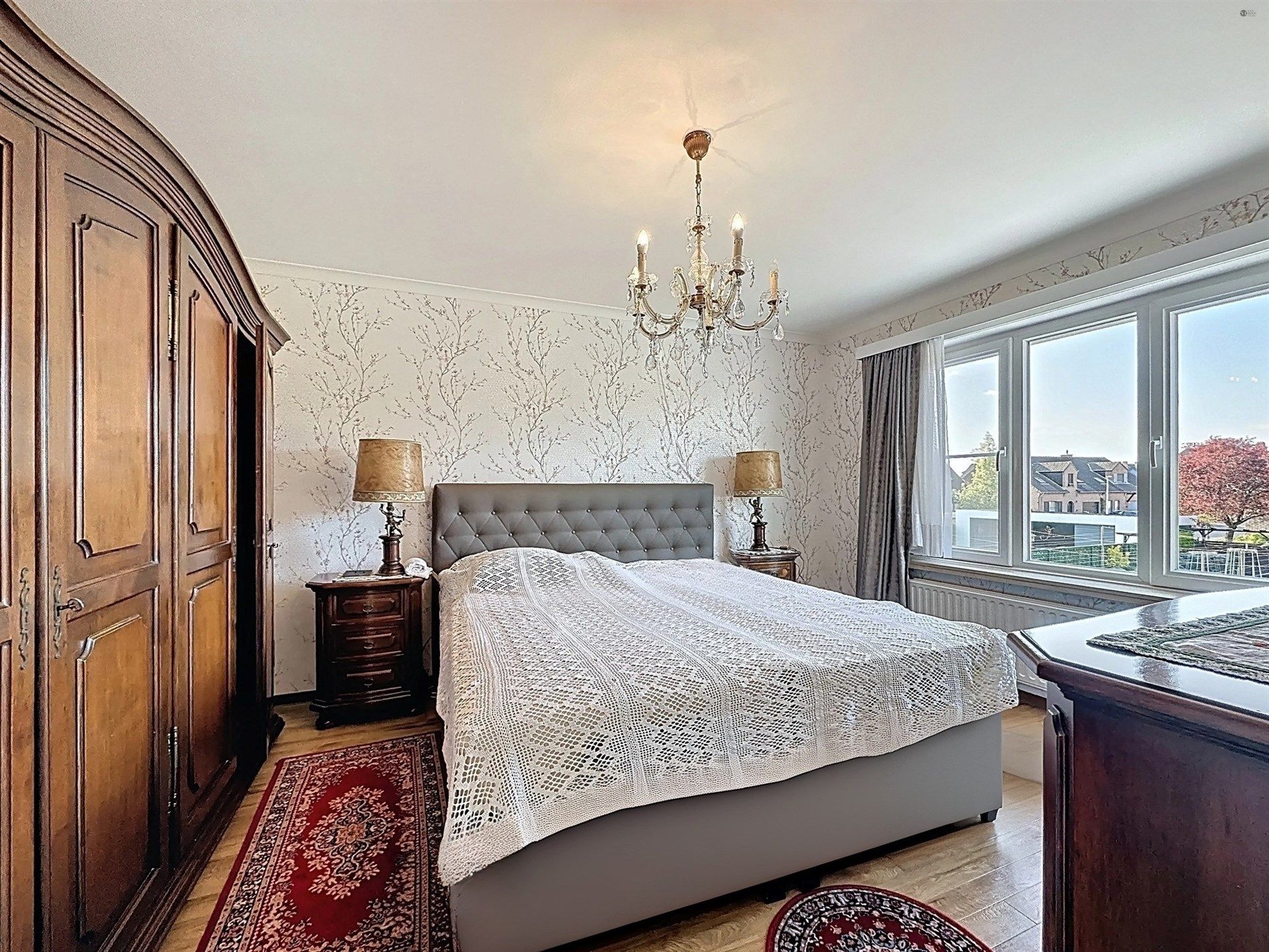 Instapklare gezinswoning met garage, 5 slaapkamers en gezellige tuin op 450m²! foto 9