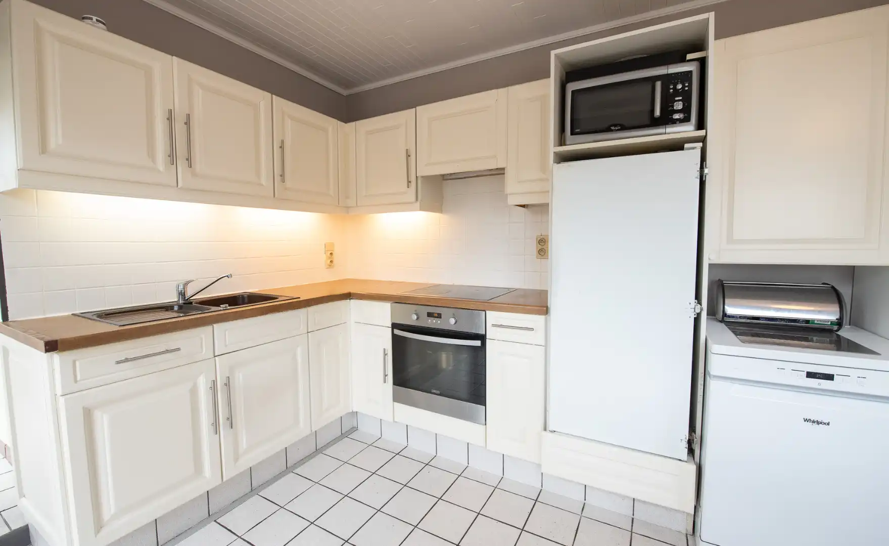 Halfopen bebouwing met 2 slaapkamers op groot perceel van 1305 m² foto 6