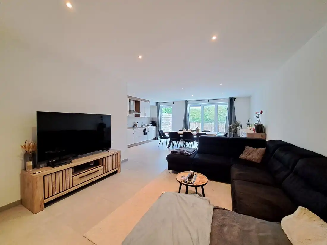 Mooi ruim energiezuinig gelijkvloers appartement te Dilsen-Stokkem foto 2