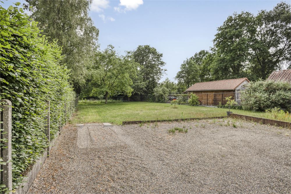 Te renoveren woning op ruim perceel foto 13