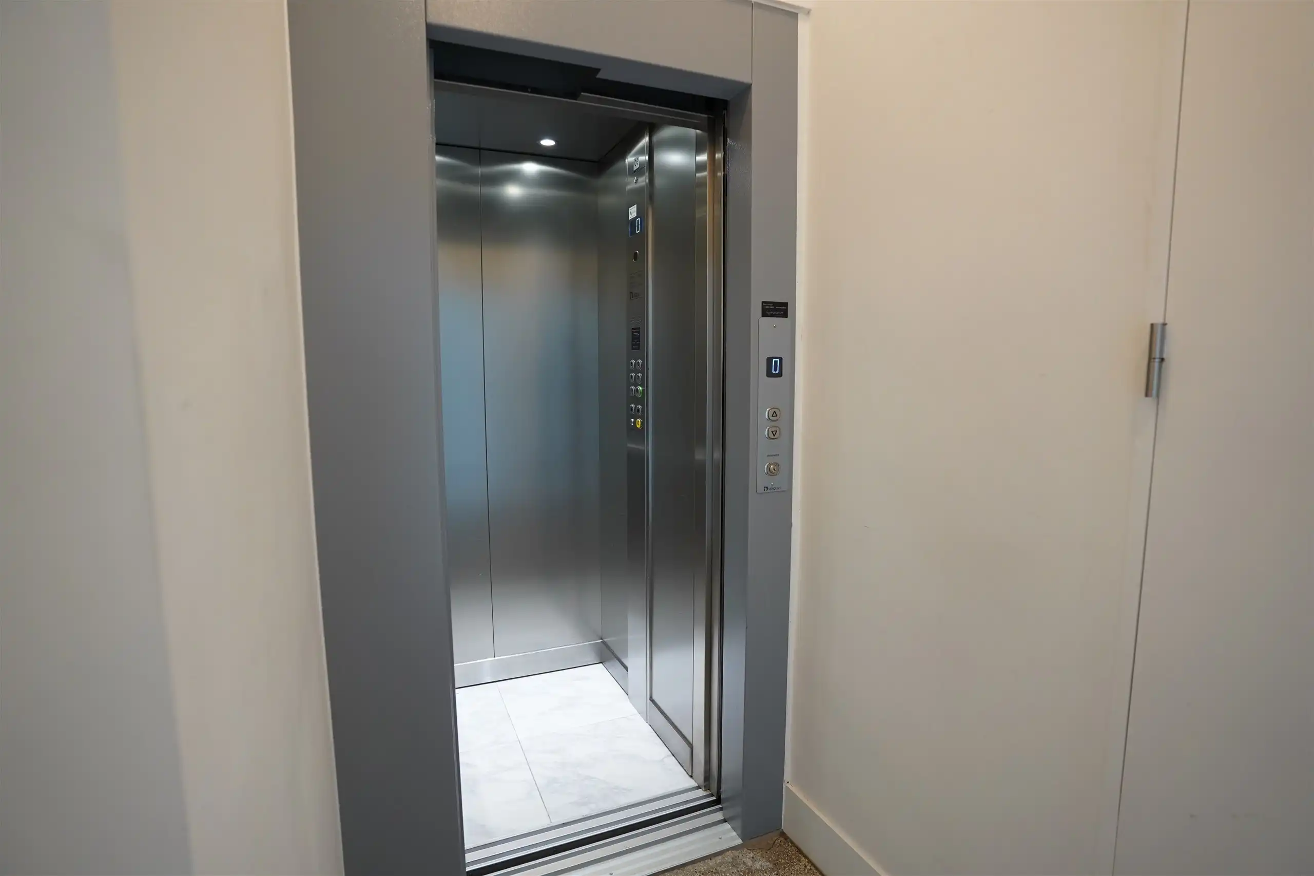 Dak appartement met skylinezicht en groot zonnig terras!  foto 22