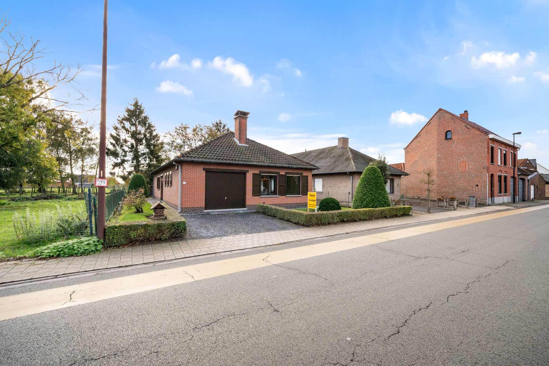 Bungalow te koop foto {{pictureIndex}}