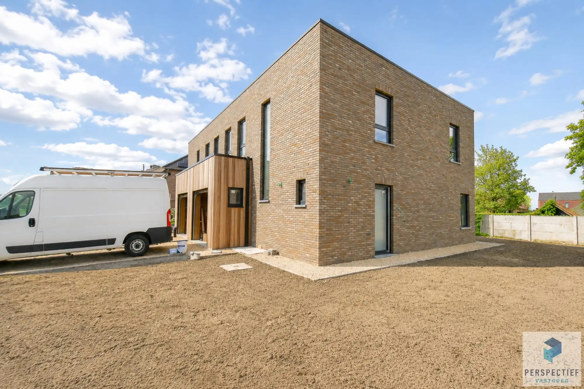 Rustig gelegen afgewerkte moderne nieuwbouwwoning (BEN) met garage en tuin foto {{pictureIndex}}