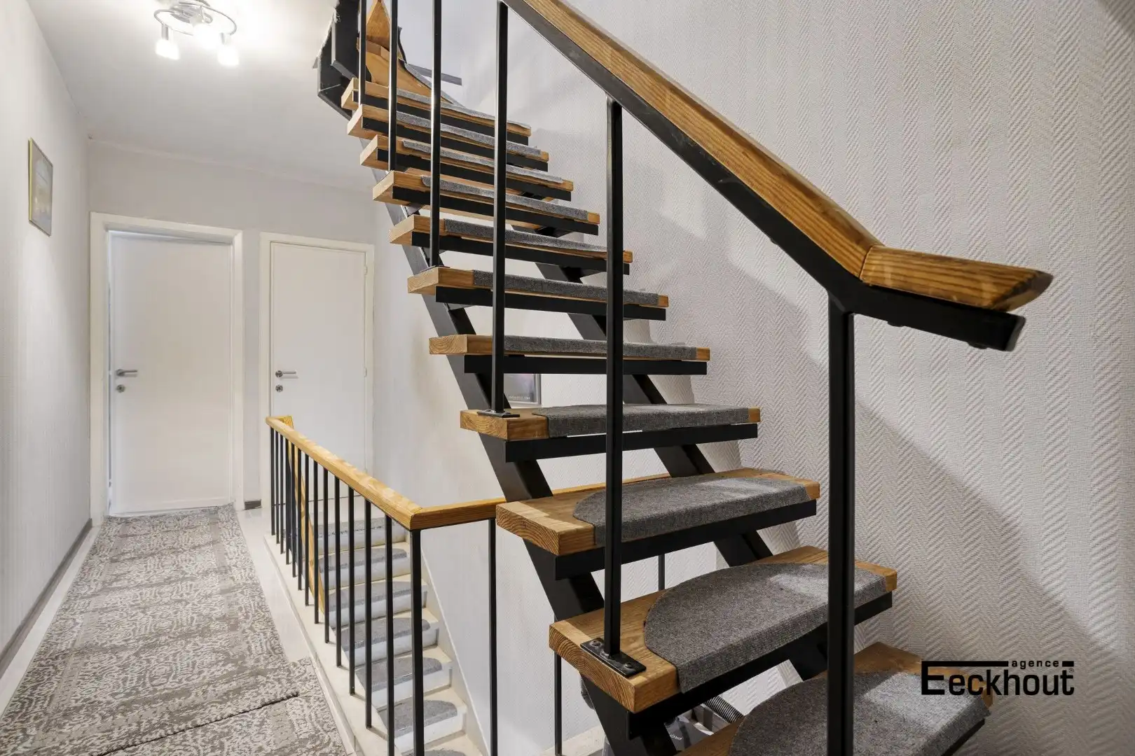 Ruime hoekwoning met 6 slaapkamers en met terras en aangebouwde garage foto 8