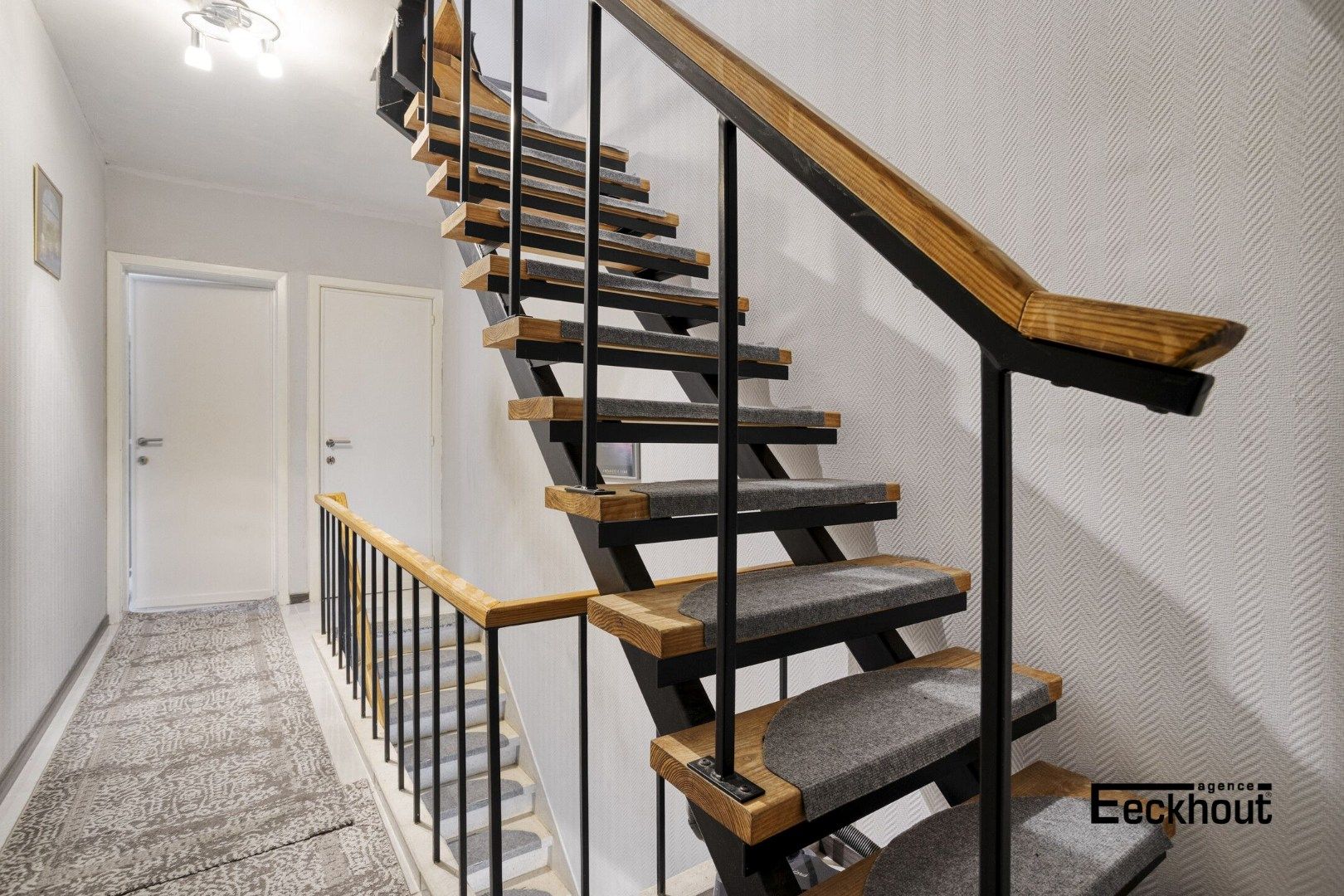 Ruime hoekwoning met 6 slaapkamers en met terras en aangebouwde garage foto 8