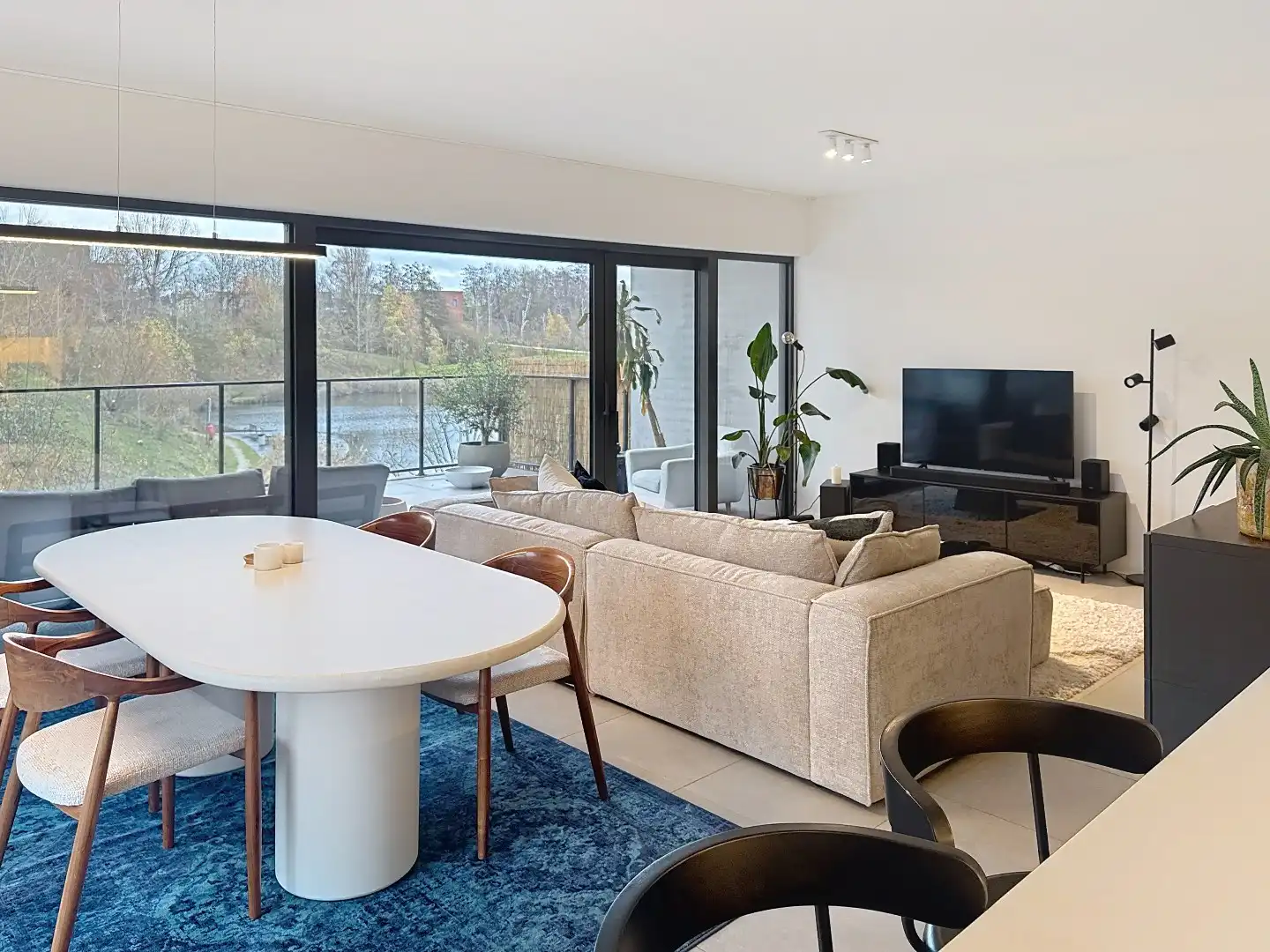 Te huur: ruim, luxueus appartement (111 m²) met groot terras foto 2