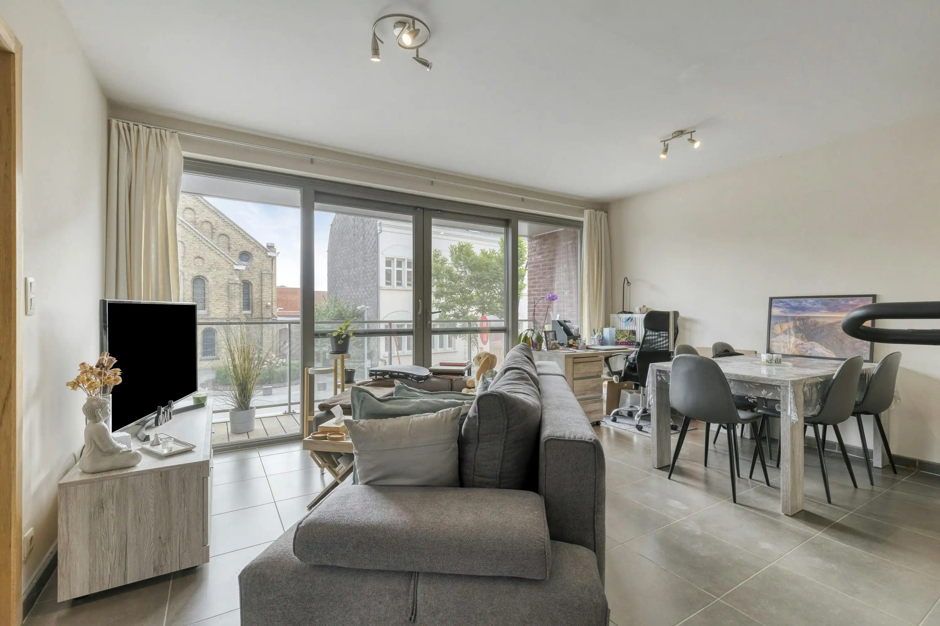 Instapklaar appartement in Ieper met terras en garage  foto 3
