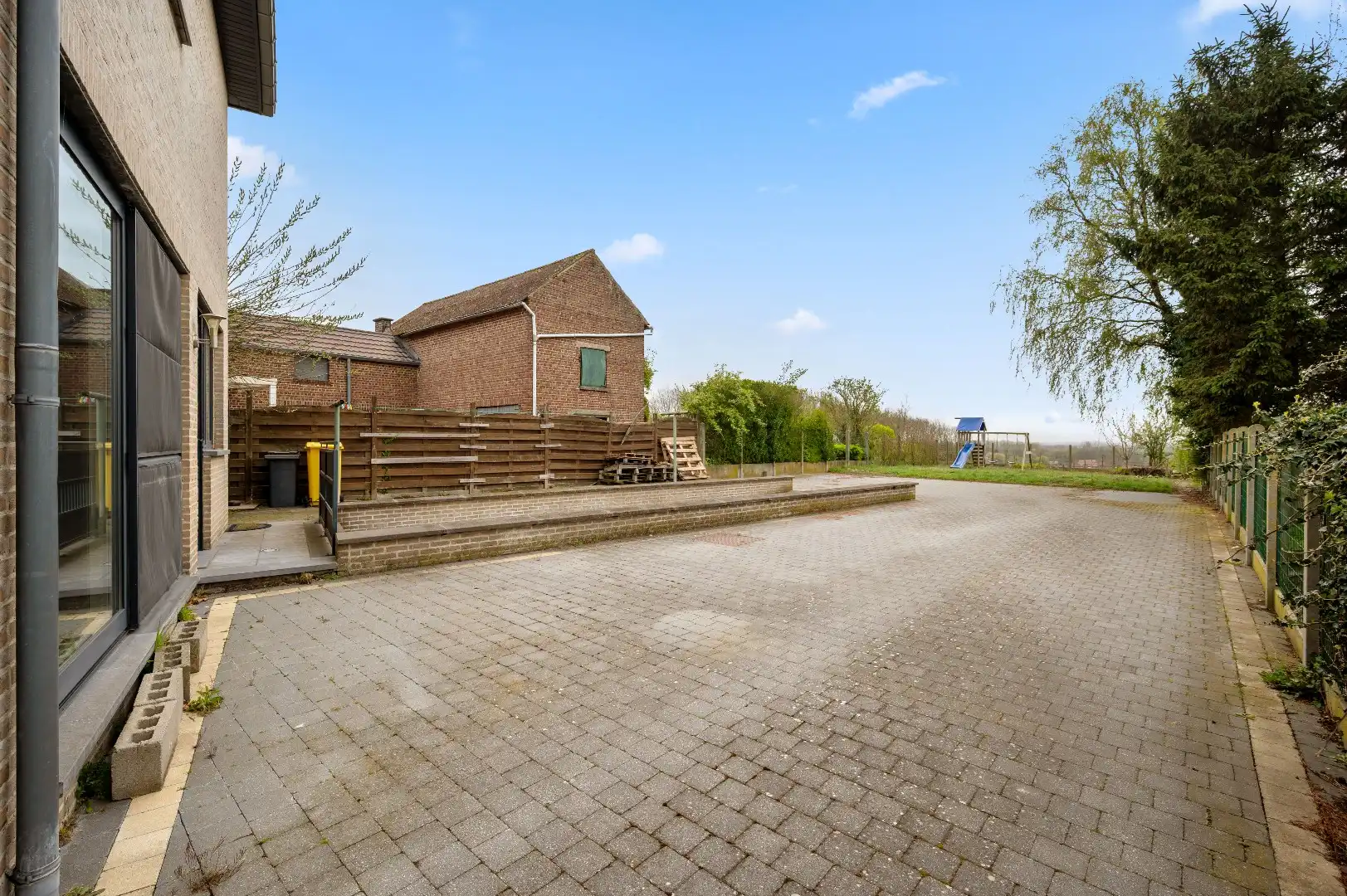 Instapklare OB (2006) met grote garage en 3 slpks foto 21