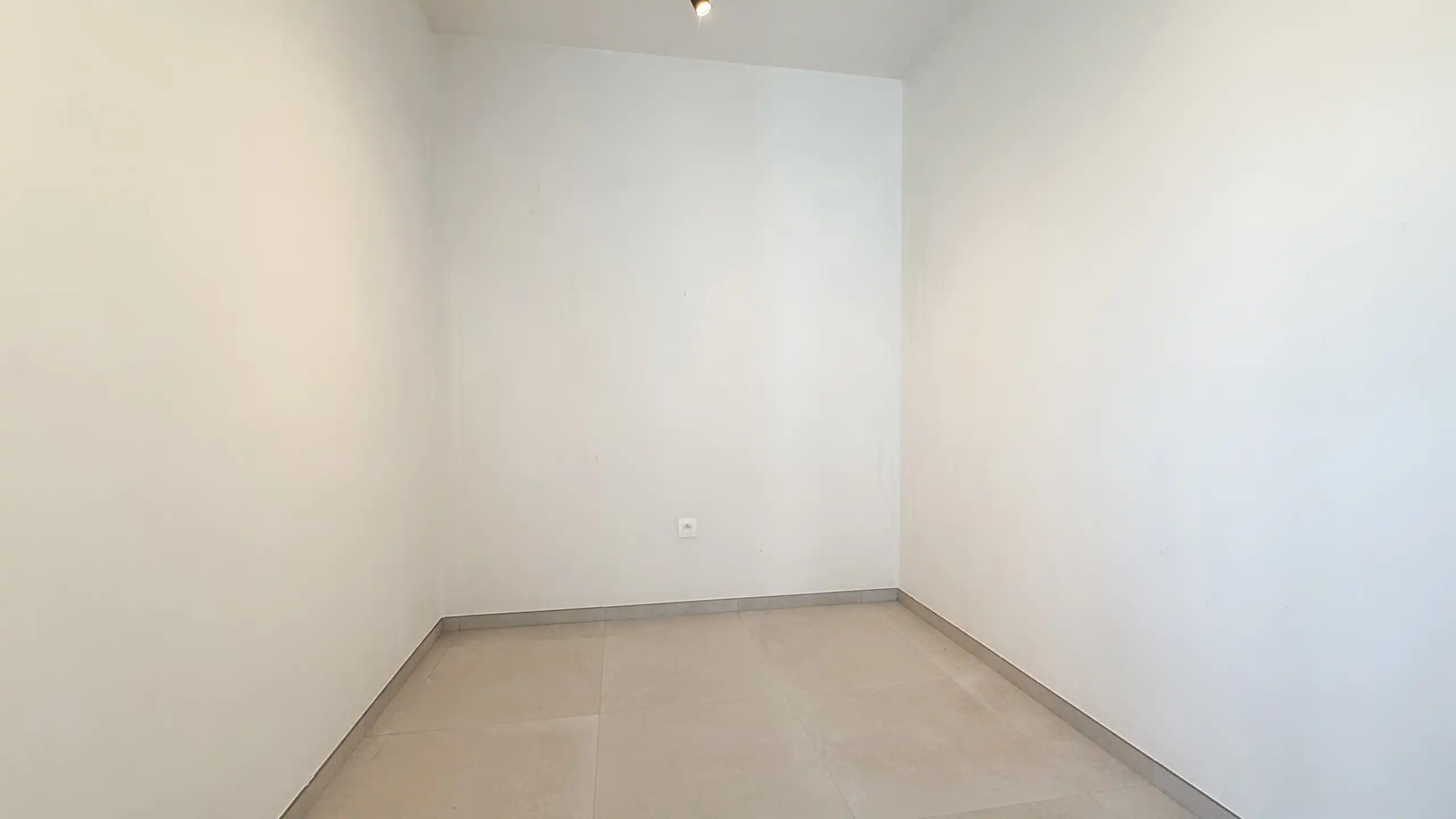 Kwalitatief afgewerkte nieuwbouwwoning op centrale ligging! foto 23
