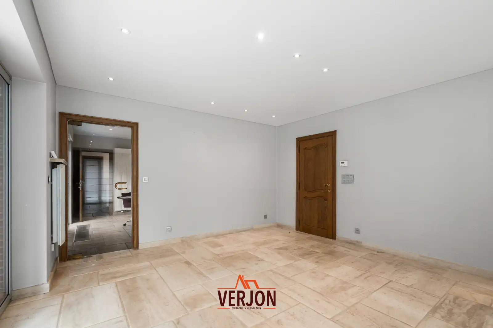 Villa met 4 slaapkamers en dubbele garage in een doodlopende straat te koop in Izegem! foto 7
