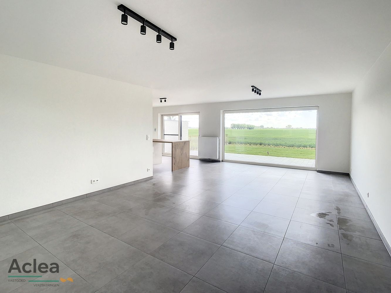 Prachtige recente koppelwoning met 5 slpks foto 11