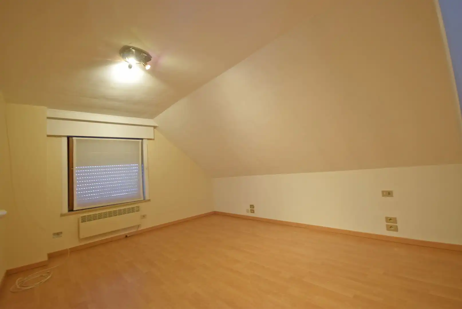 Te huur: Ruime villa in Roeselare met 3 slaapkamers, tuin op het zuidwesten, garage en  carport. foto 6