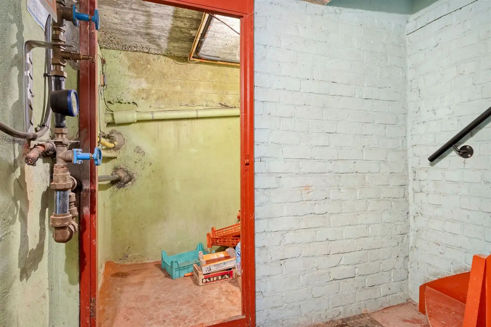 Woning in rusige woonwijk met aparte garage foto 19